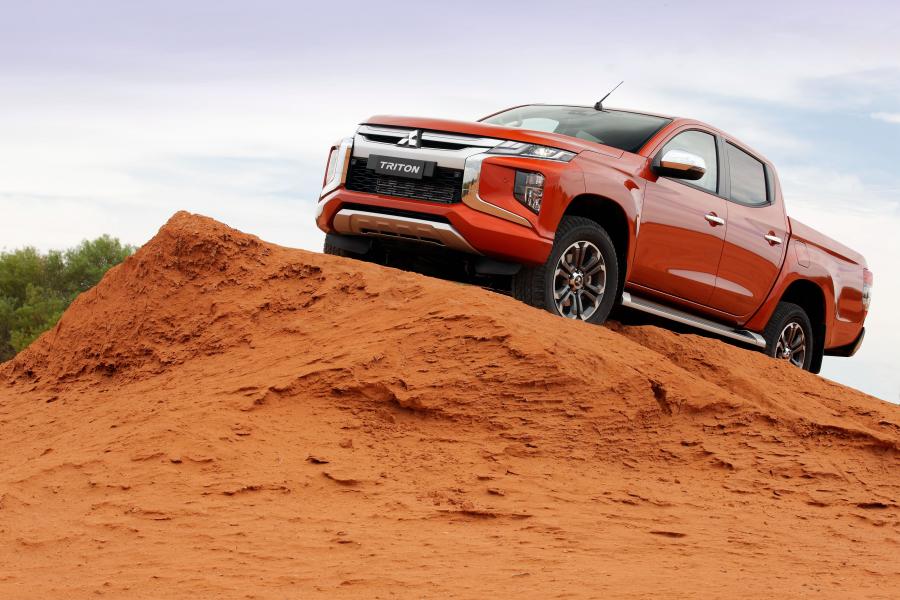  Mitsubishi Triton Double Cab 2018 года  (TH) (фото 4 из 28)